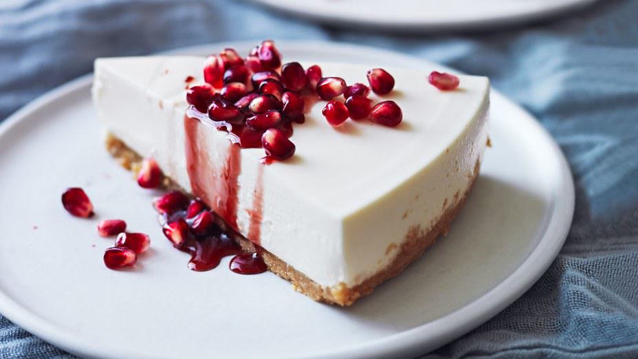 greek-yogurt-cheesecake-with-pomegranate-syrup