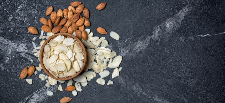 Whole and sliced almonds