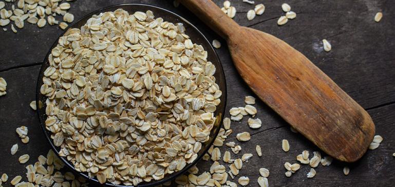 bowl of oat bran and wooden spoon
