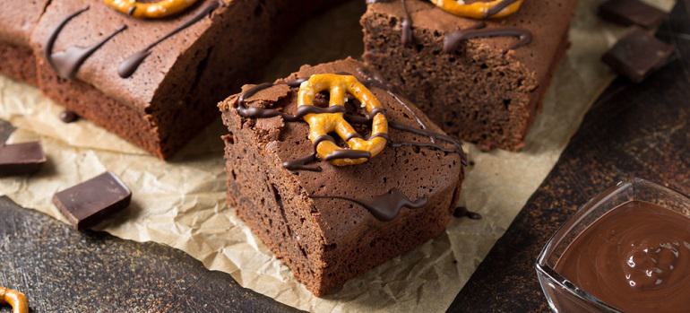 Chocolate brownie with salted pretzels